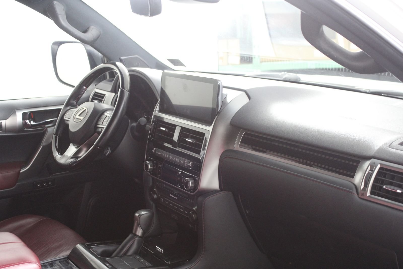 Used 2022  Lexus 460 Luxury image 32