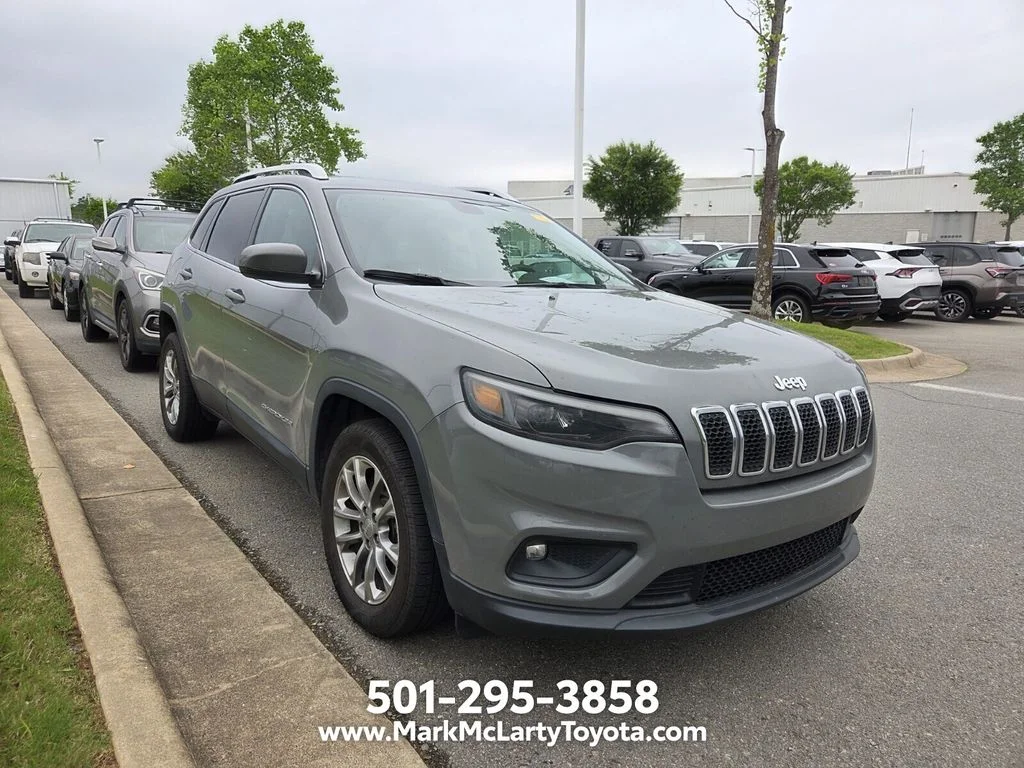 Used 2020 Gray Jeep Latitude Plus image 3