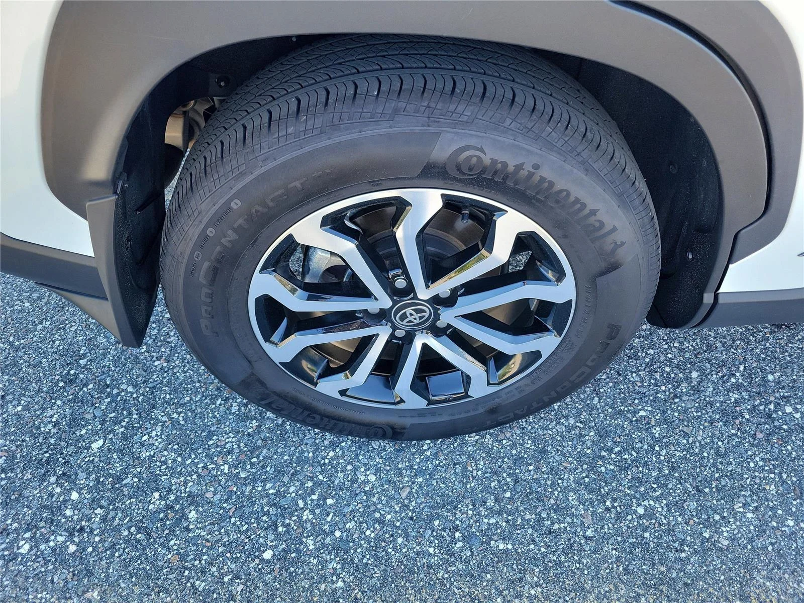 Used 2024 Wind Chill Pearl Toyota Hybrid SE image 7