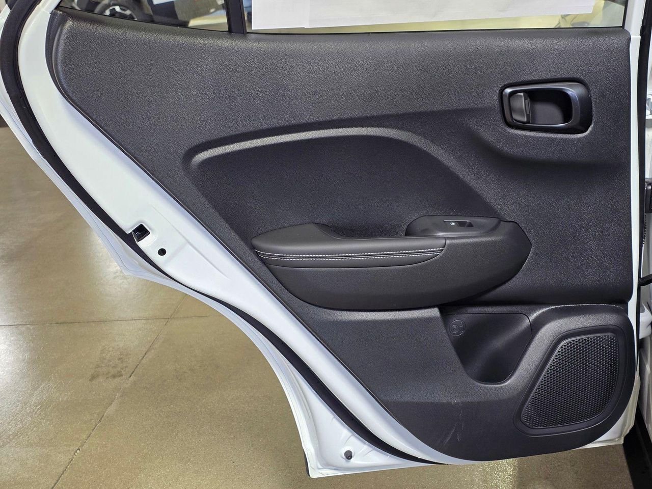 New 2026 Lunar White w/Black Roof Hyundai SEL w/Two-Tone Roof image 13