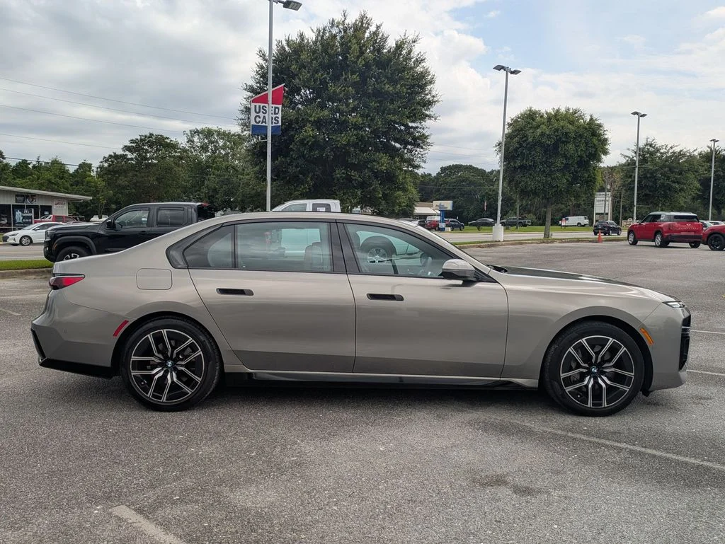 Used 2023 Gray BMW 740i image 6