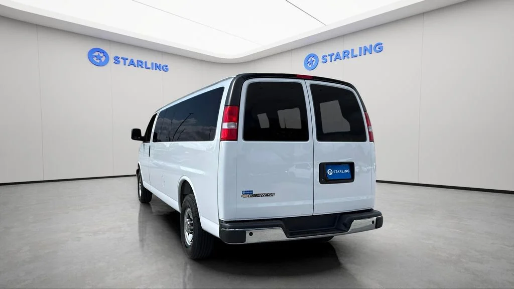 Used 2025 Summit White Chevrolet 1LT image 6