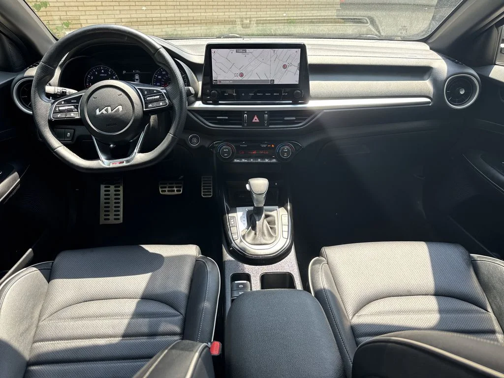 Used 2022 Snow White Pearl Kia GT-Line image 11
