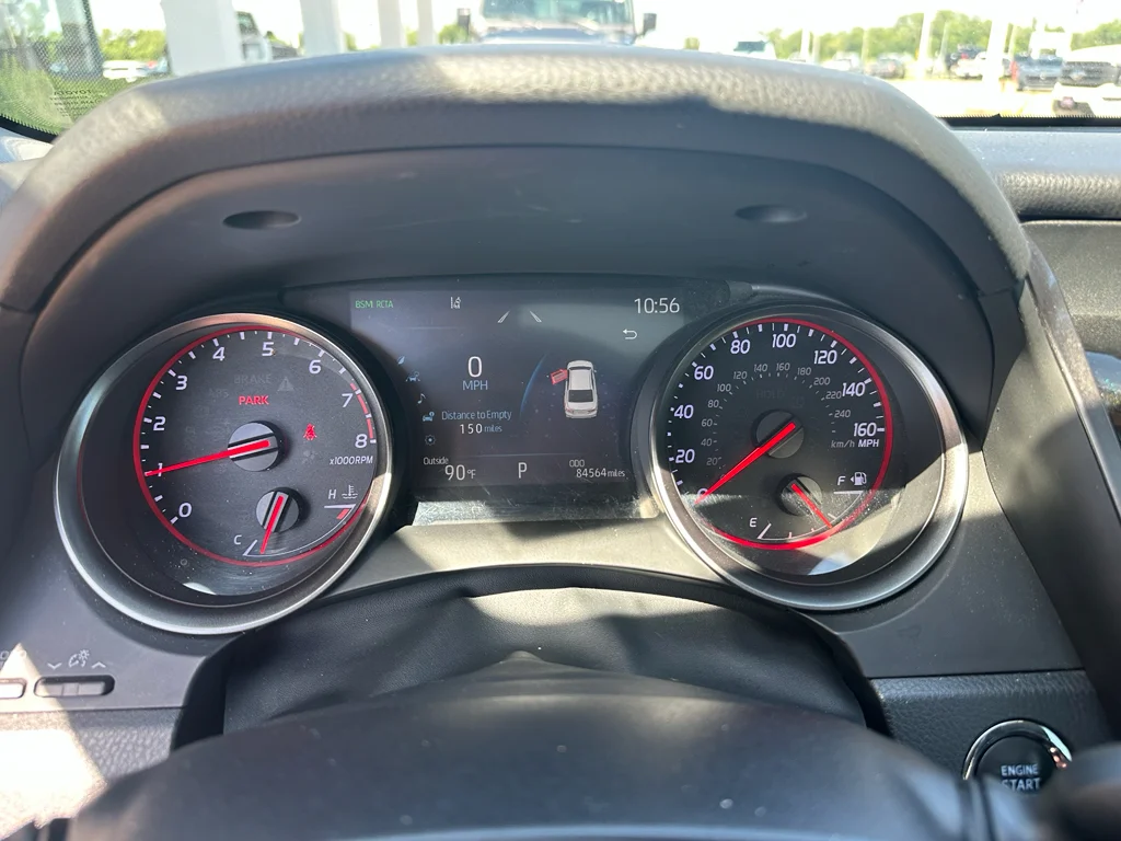 Used 2022  Toyota XSE V6 image 3
