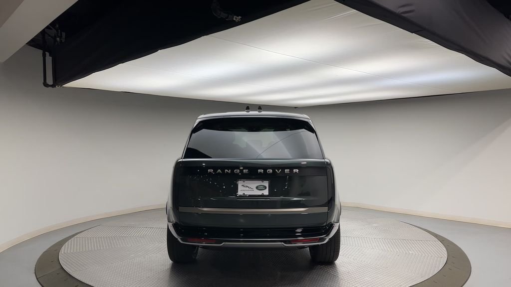 Used 2024  Land Rover SE image 7