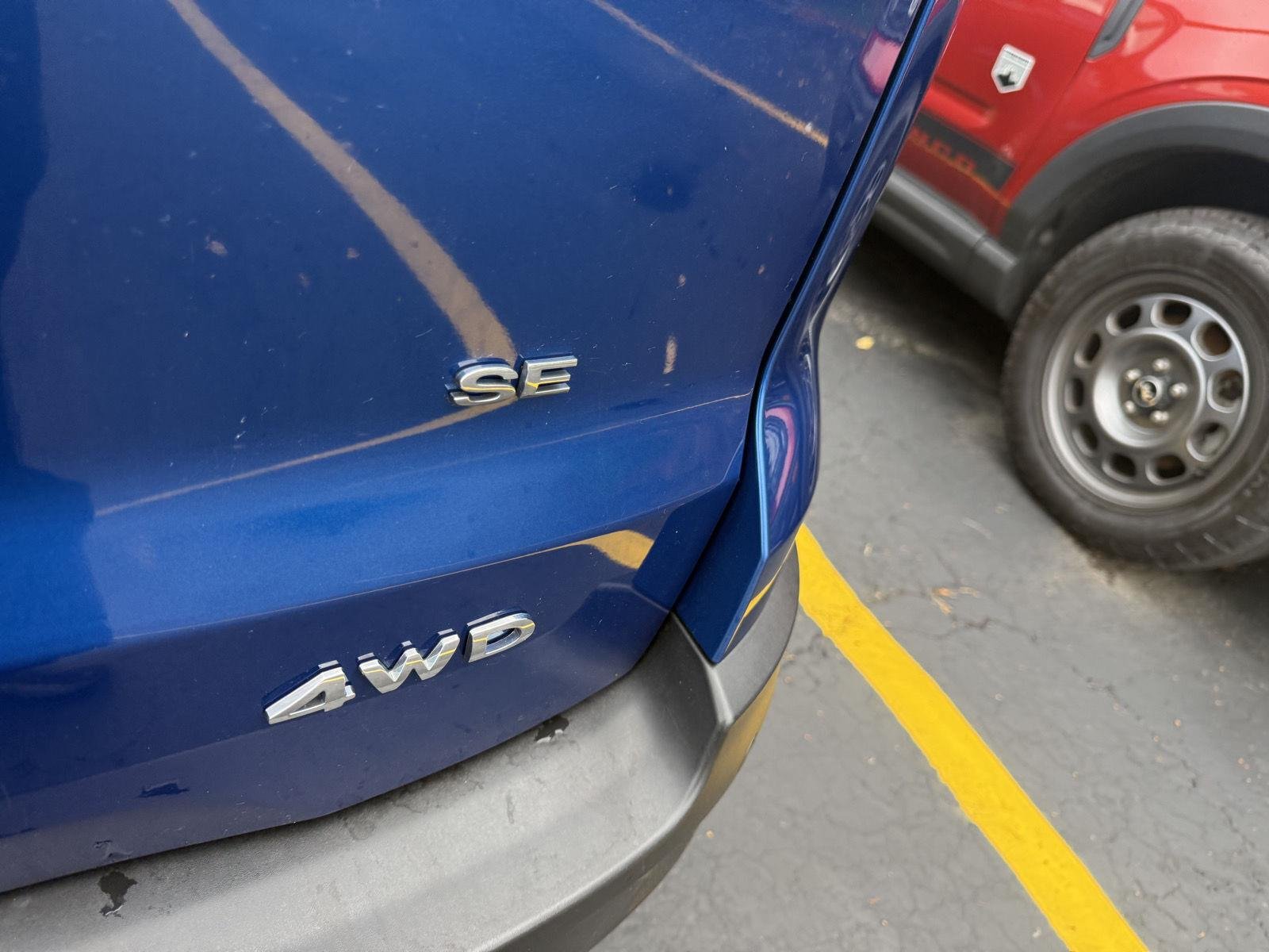 Used 2020 Lightning Blue Ford SE image 5