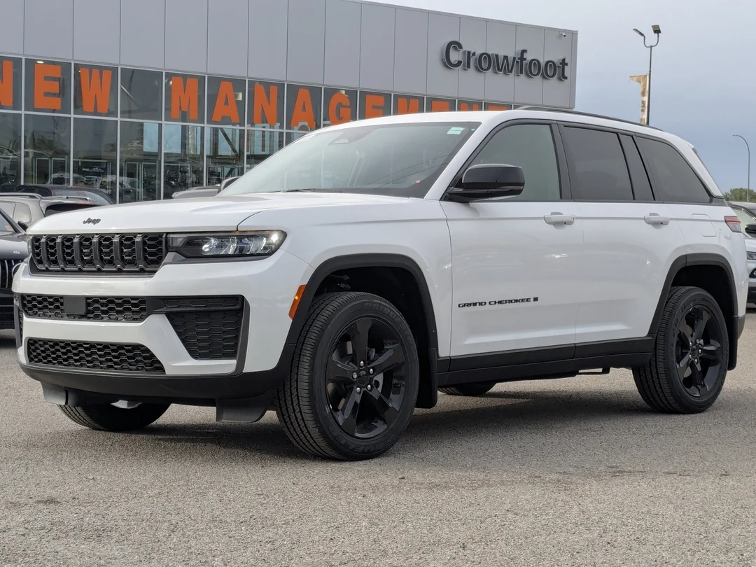 New 2026 White Jeep Altitude - - 4x4 - Power Sunroof - Trailer Tow Pkg - 20 Black Wheels - Remote Start & More! image 4