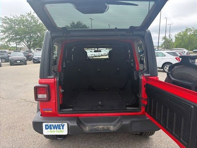 Used 2020 Firecracker Red Clearcoat Jeep Sport S image 17