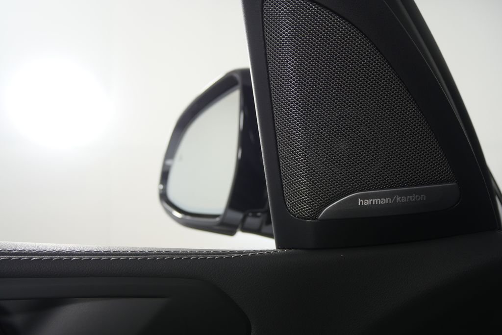 New 2026 Mineral White Metallic BMW sDrive40i image 9