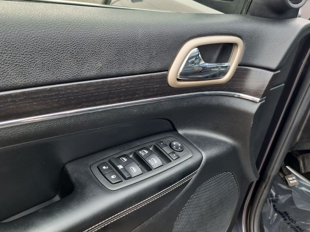 Used 2014 Maximum Steel Metallic Jeep Limited image 10