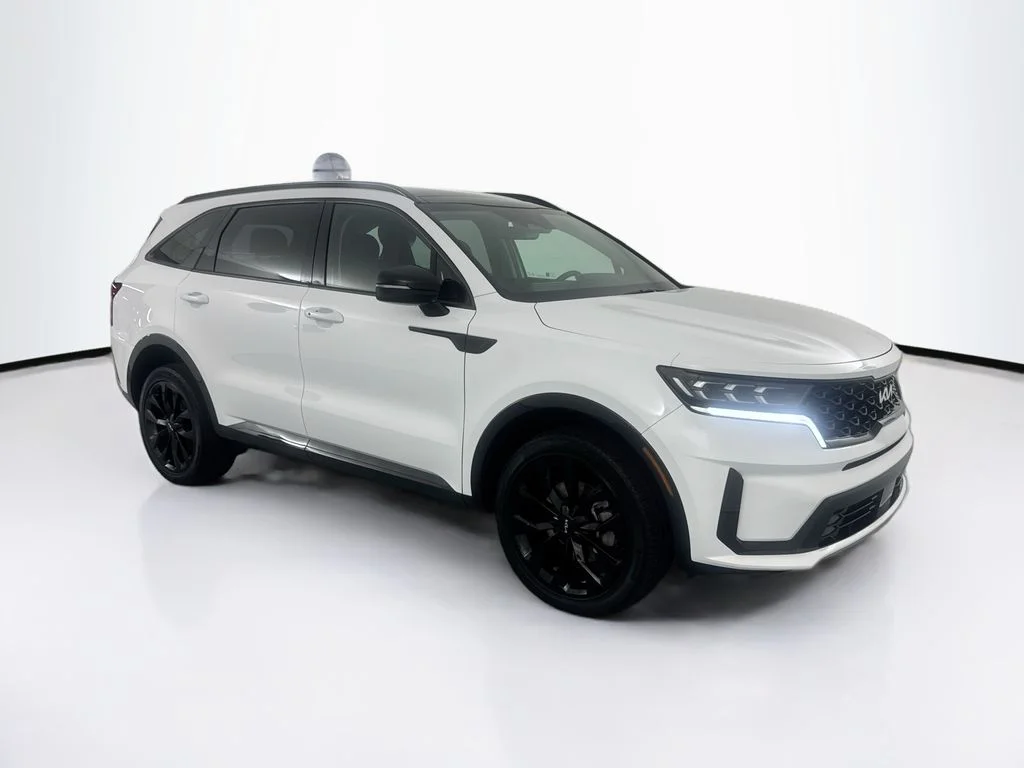 Used 2023 White Kia SX image 3