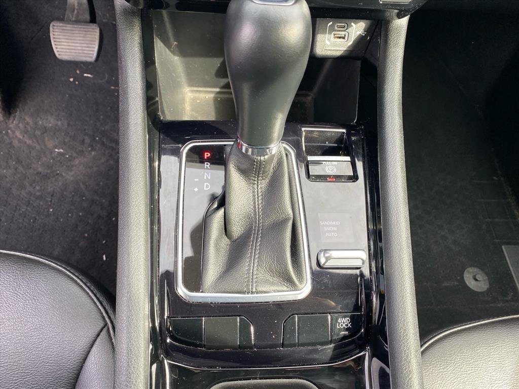 Used 2022 Billet Silver Metallic Clearcoat Jeep Altitude image 12