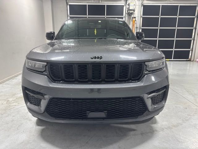 Used 2024 Gray Jeep Altitude X image 2