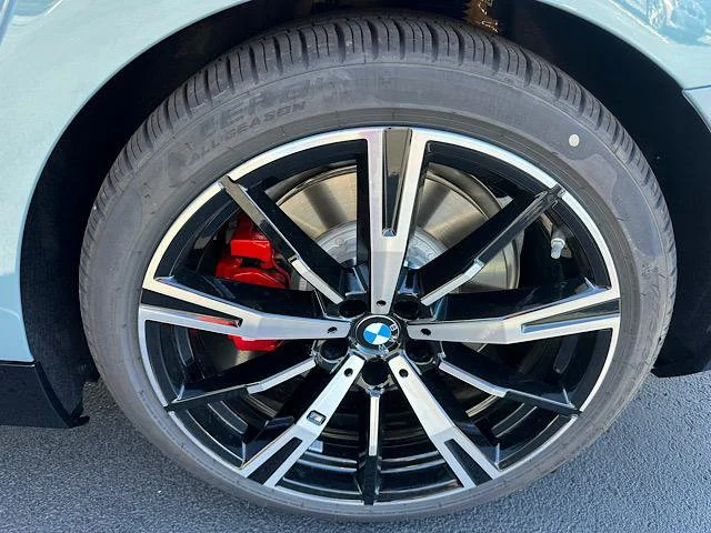 New 2027 Cape York Green Metallic BMW 550e xDrive image 7