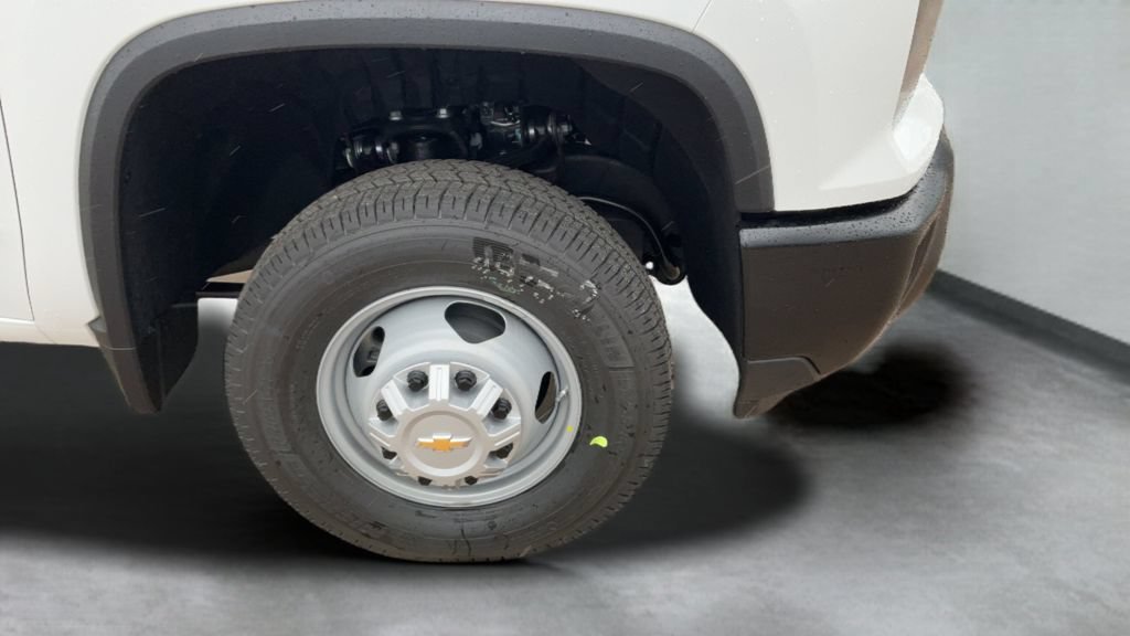 New 2026 Summit White Chevrolet Work Truck image 47