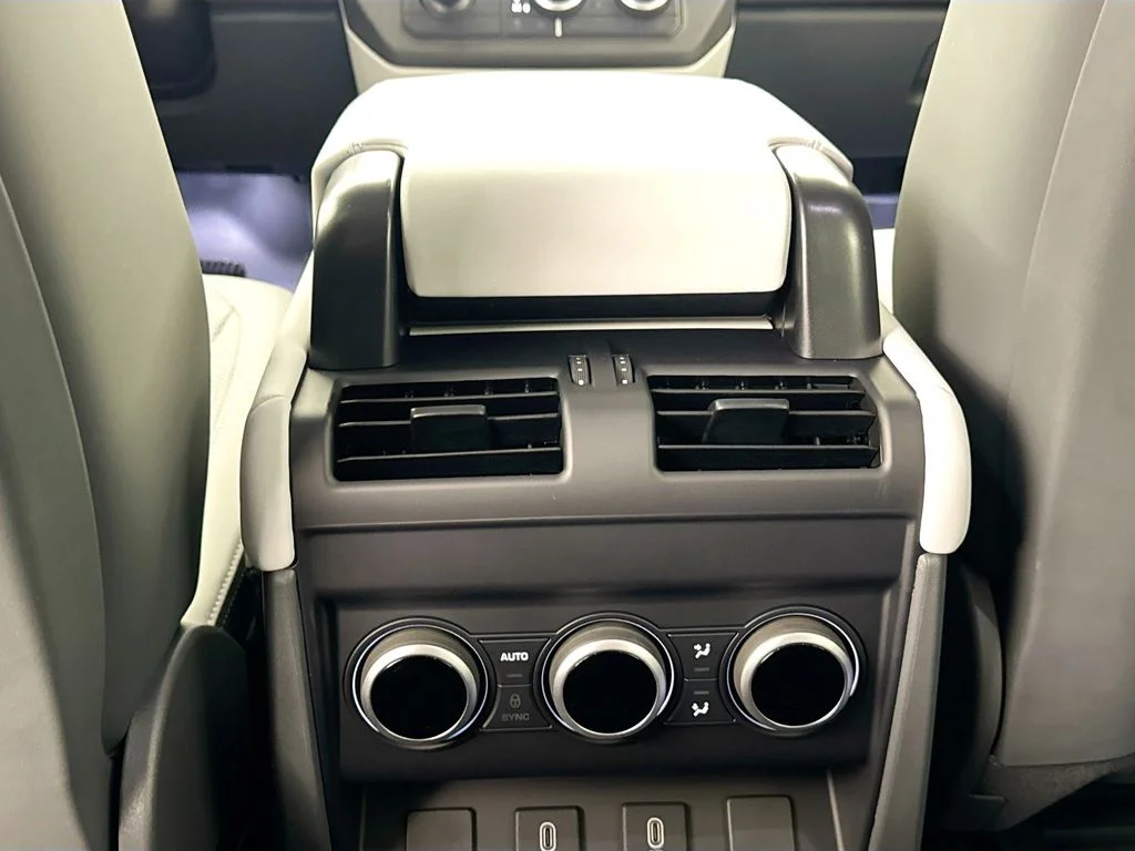New 2026 Santorini Black Land Rover X-Dynamic SE image 26