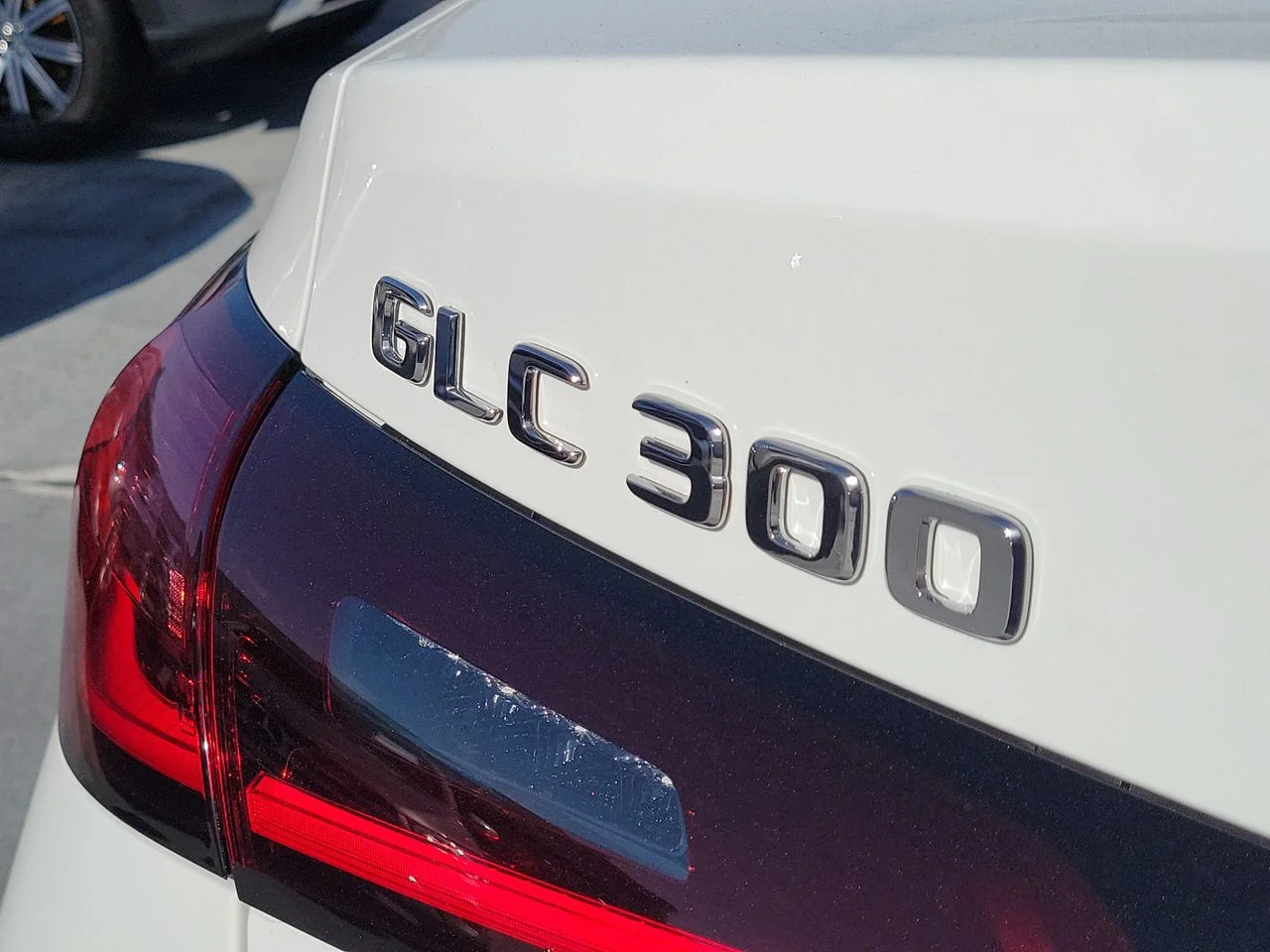New 2027 Polar White Mercedes-Benz GLC 300 image 7