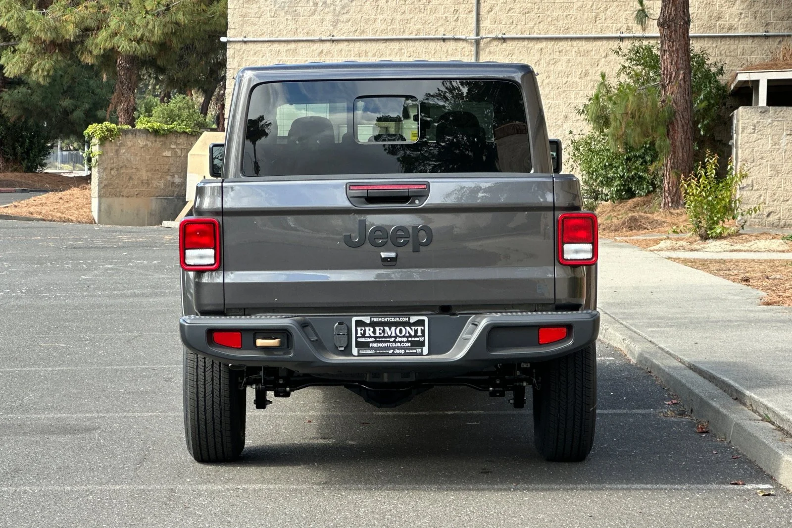New 2026 Granite Crystal Metallic Clear-Coat Exterior Paint Jeep 85th Anniversary Edition image 4