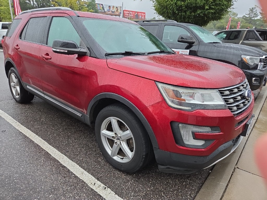 Used 2017 Red Ford XLT image 1