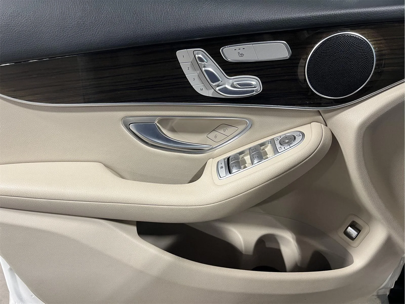 Used 2021 Polar White Mercedes-Benz GLC 300 image 8