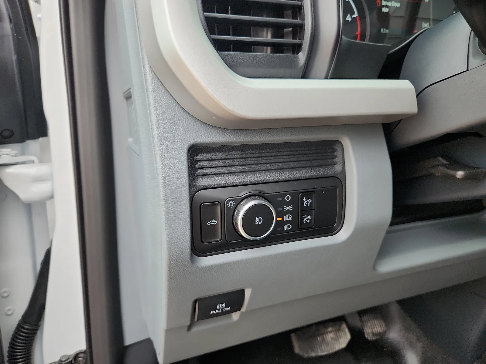 New 2026 Oxford White Ford XL image 16