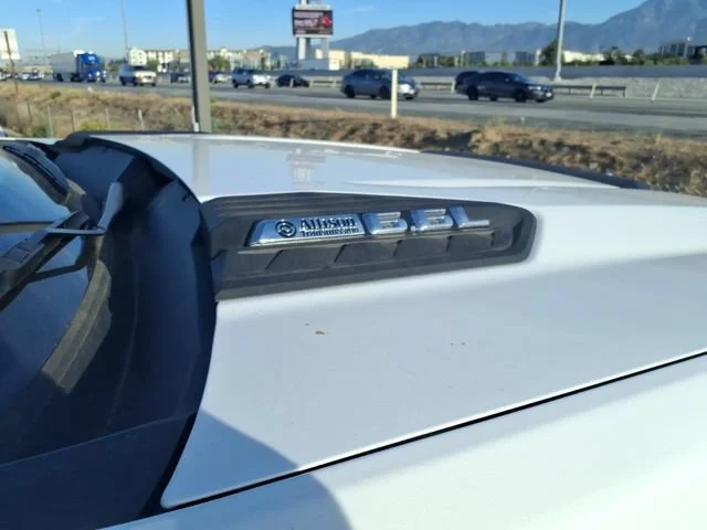 New 2026 Summit White Chevrolet WT image 3