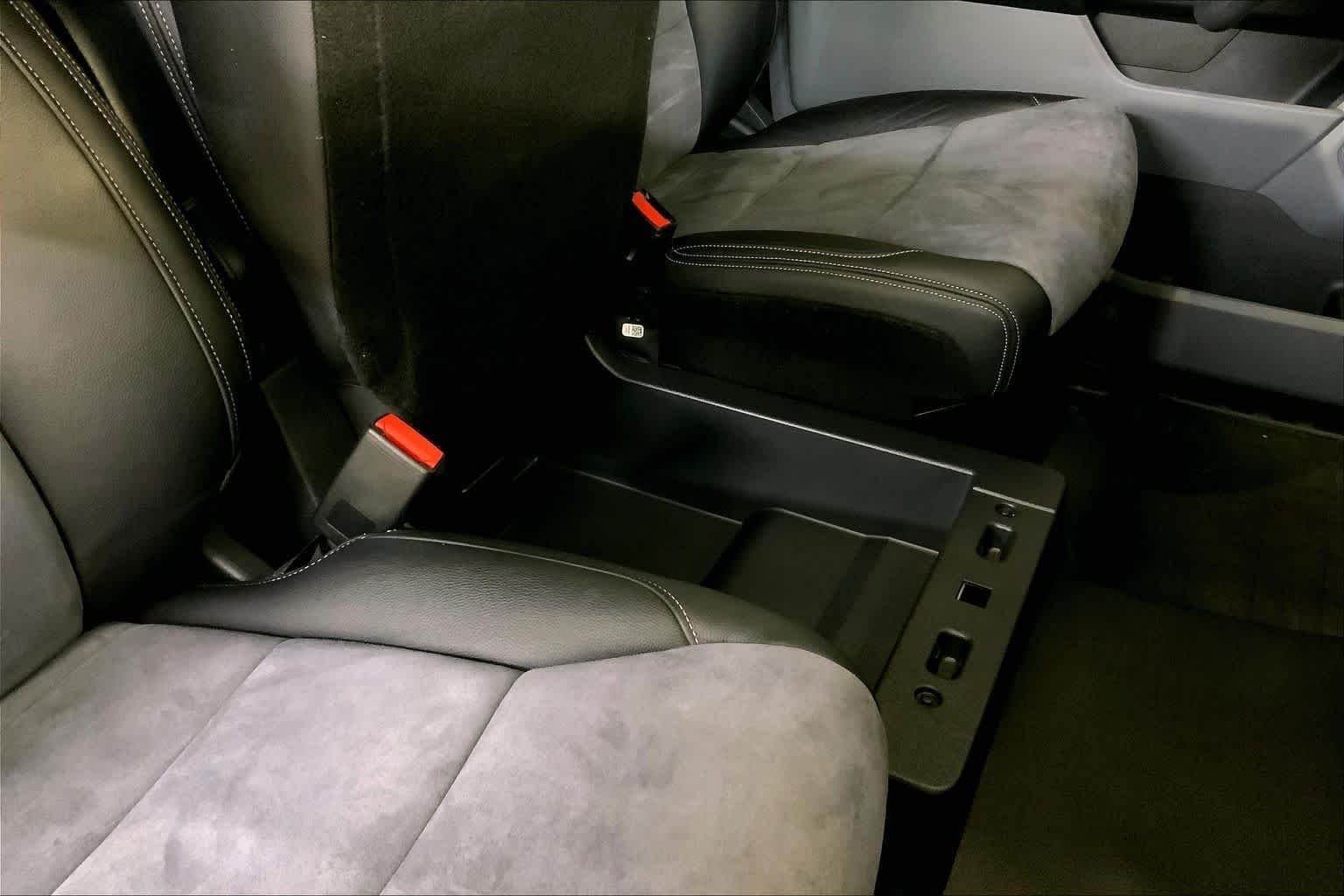 Used 2024 Agate Black Ford XL image 7