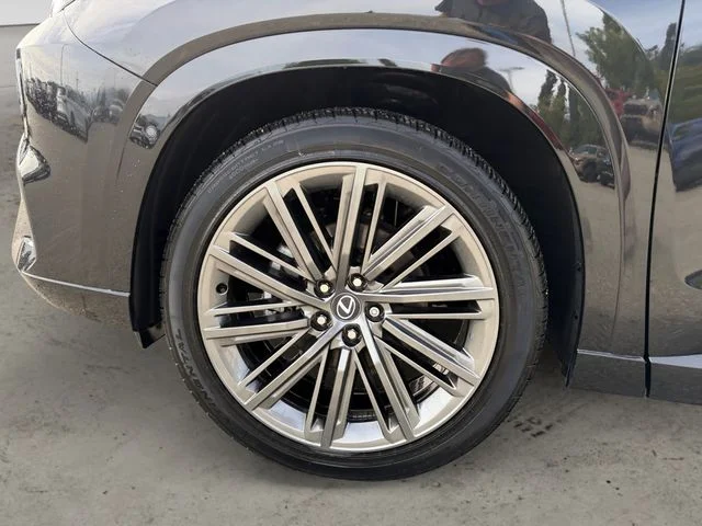 Used 2025 Black Lexus 350 Luxury image 9