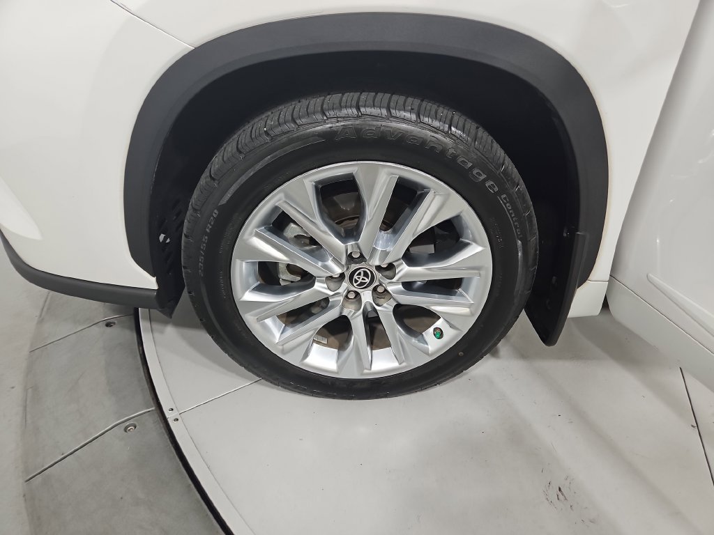 Used 2023 Pearl Toyota Limited image 27