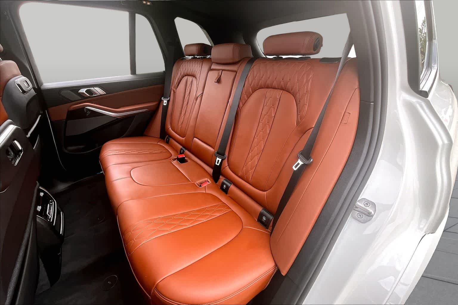Used 2026 Alpine White BMW sDrive40i image 18