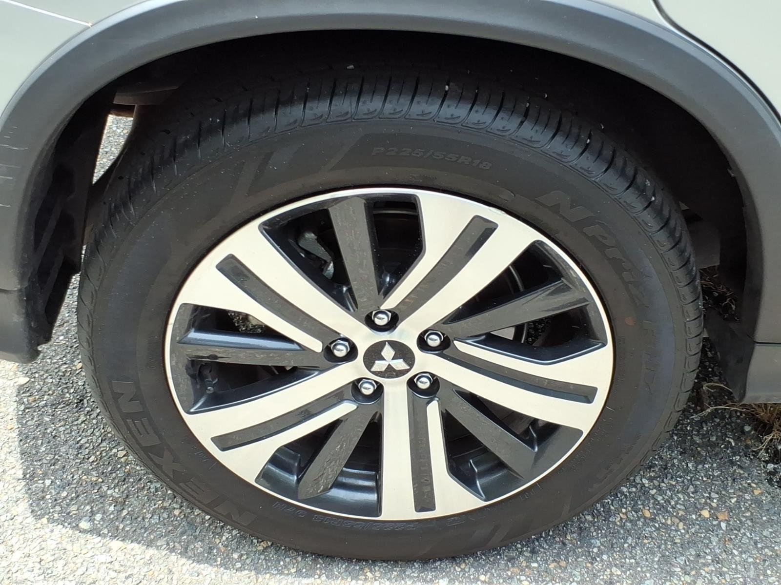 Used 2025  MITSUBISHI  image 10