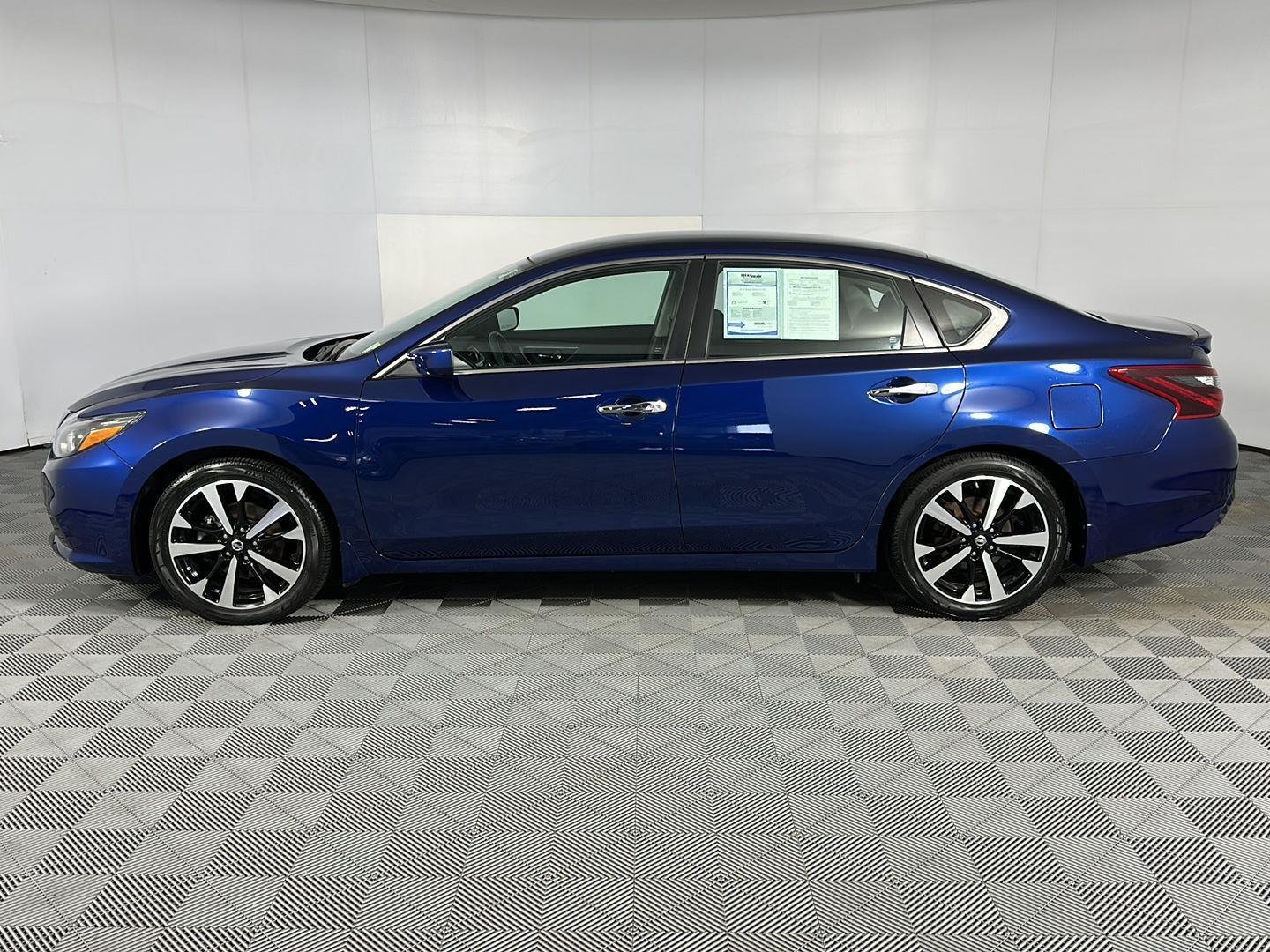 Used 2018 Deep Blue Pearl Nissan 2.5 SR image 13