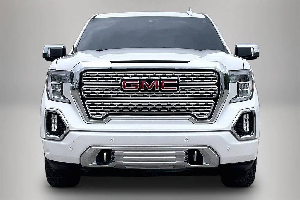 Used 2022 White GMC Denali image 3