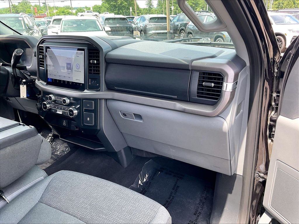Used 2025 Agate Black Metallic Ford XLT image 12