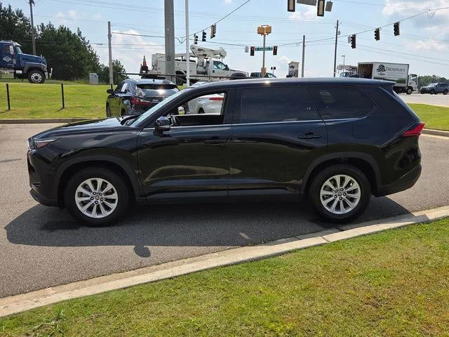 Used 2024 Black Toyota XLE image 4