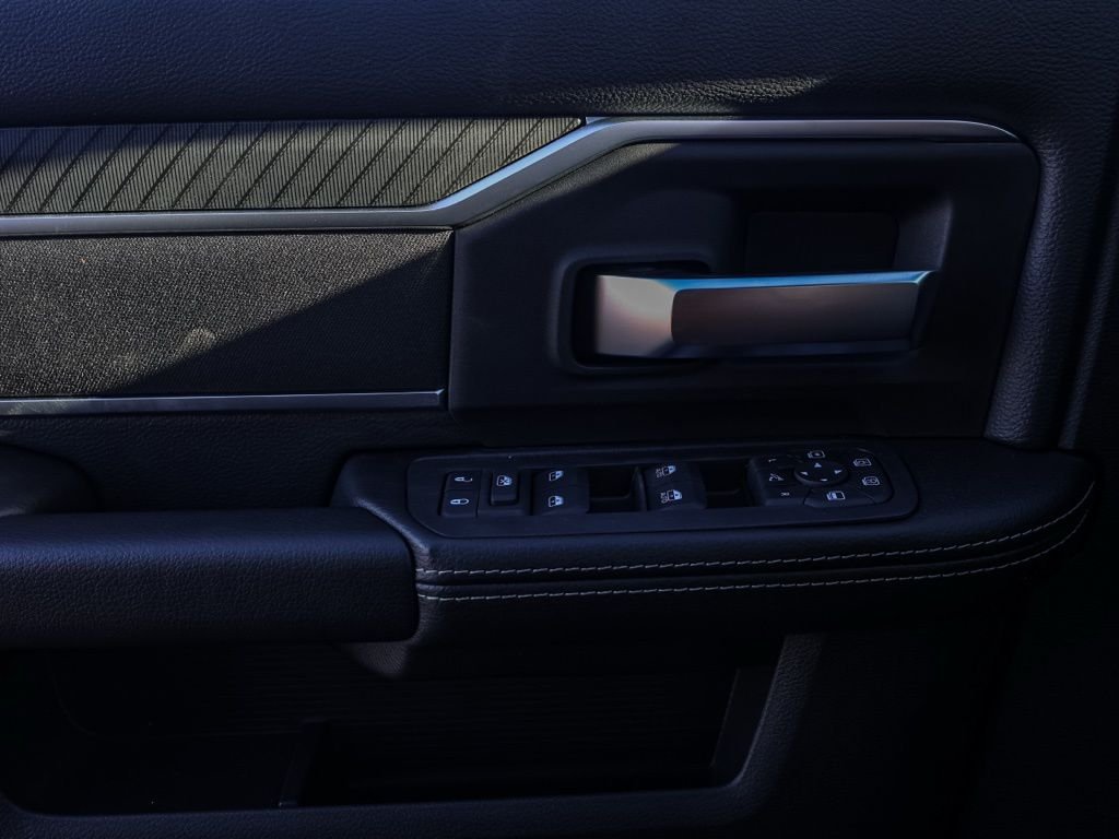 New 2026 Diamond Black Crystal Pearl-Coat Exterior Paint RAM Big Horn Night Edition image 21