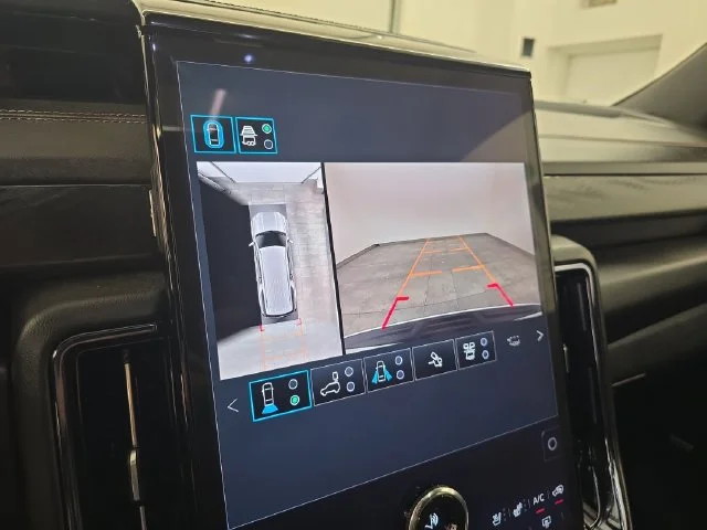 Used 2025 Summit White GMC AT4 image 32