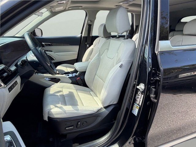 Used 2025 Black Kia SX image 11