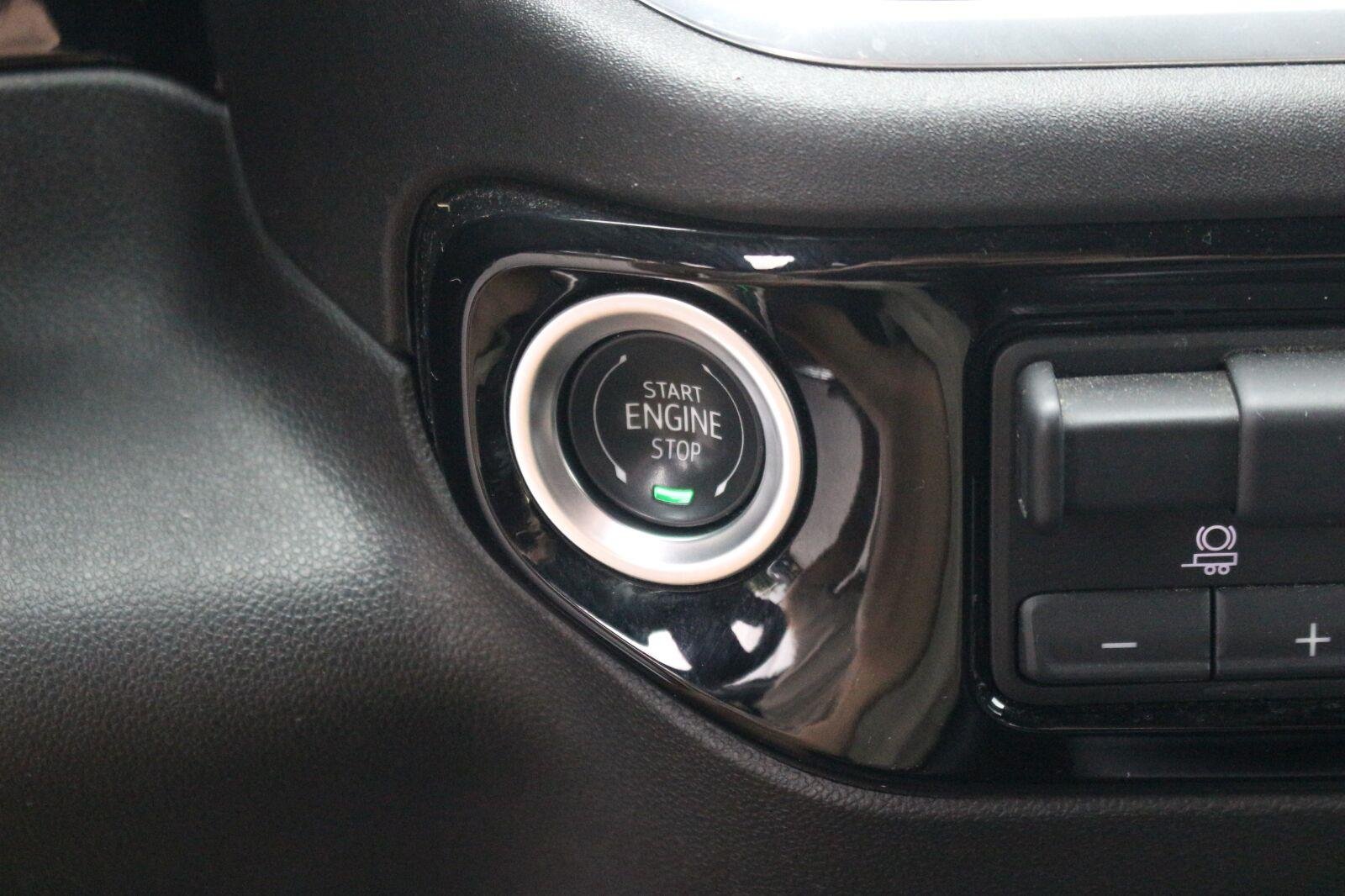 Used 2025 Sterling Metallic GMC SLT image 28