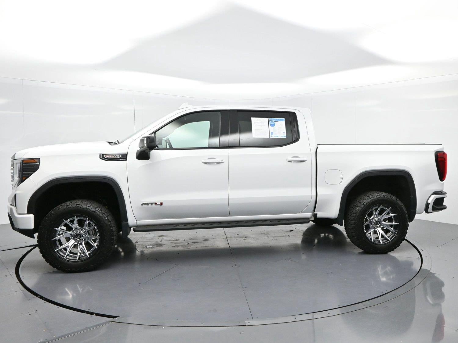 Used 2023 SUMMIT WHITE GMC AT4 image 4