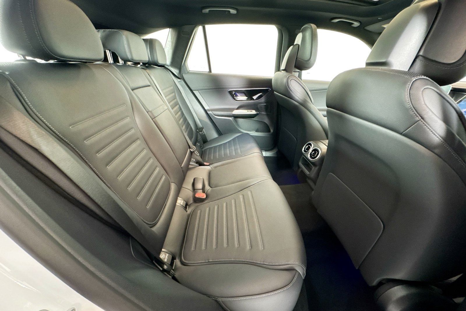 New 2026 MANUFAKTUR Moonlight White Metallic Mercedes-Benz AMG® GLC 43 image 24