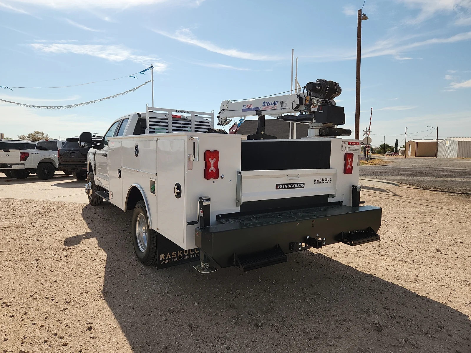 New 2026 Oxford White Ford XL image 5