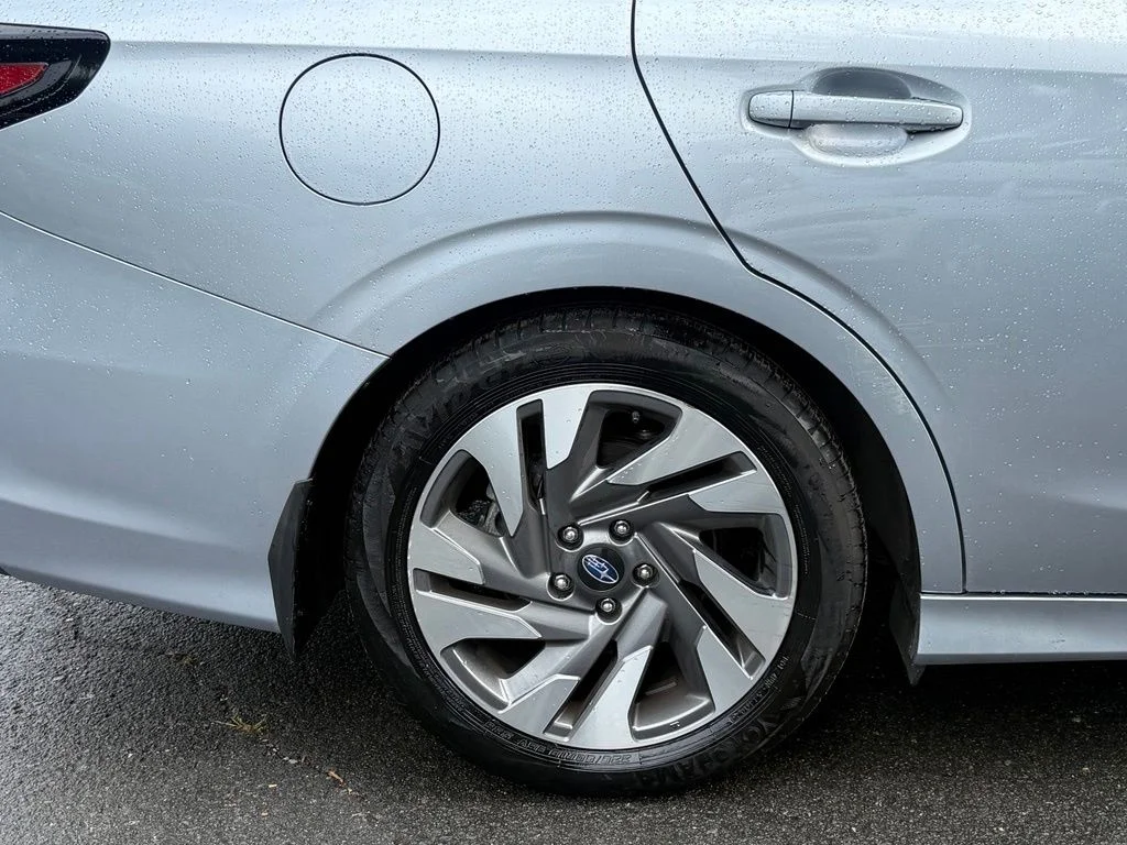 Used 2024 Ice Silver Metallic Subaru Limited image 7