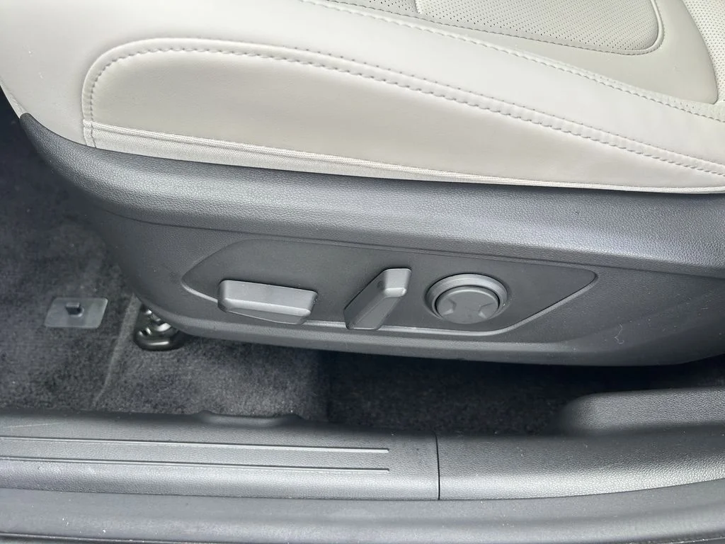 Used 2025 Blue Hyundai SEL Convenience image 25