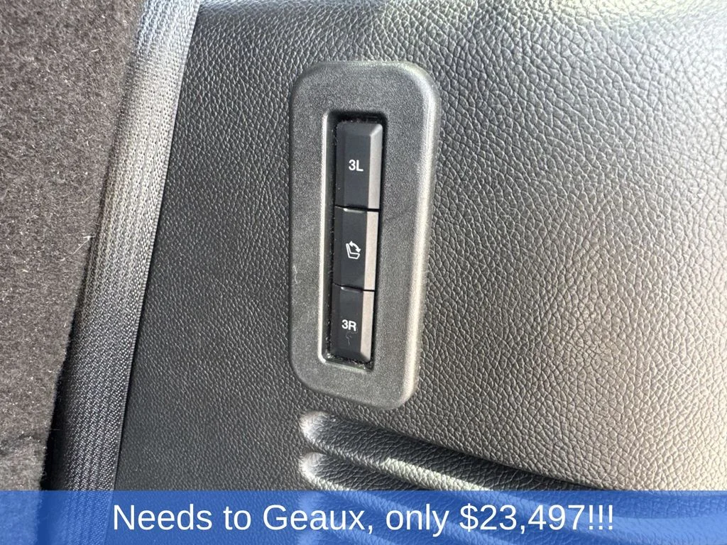 Used 2017 White Lincoln Select image 22