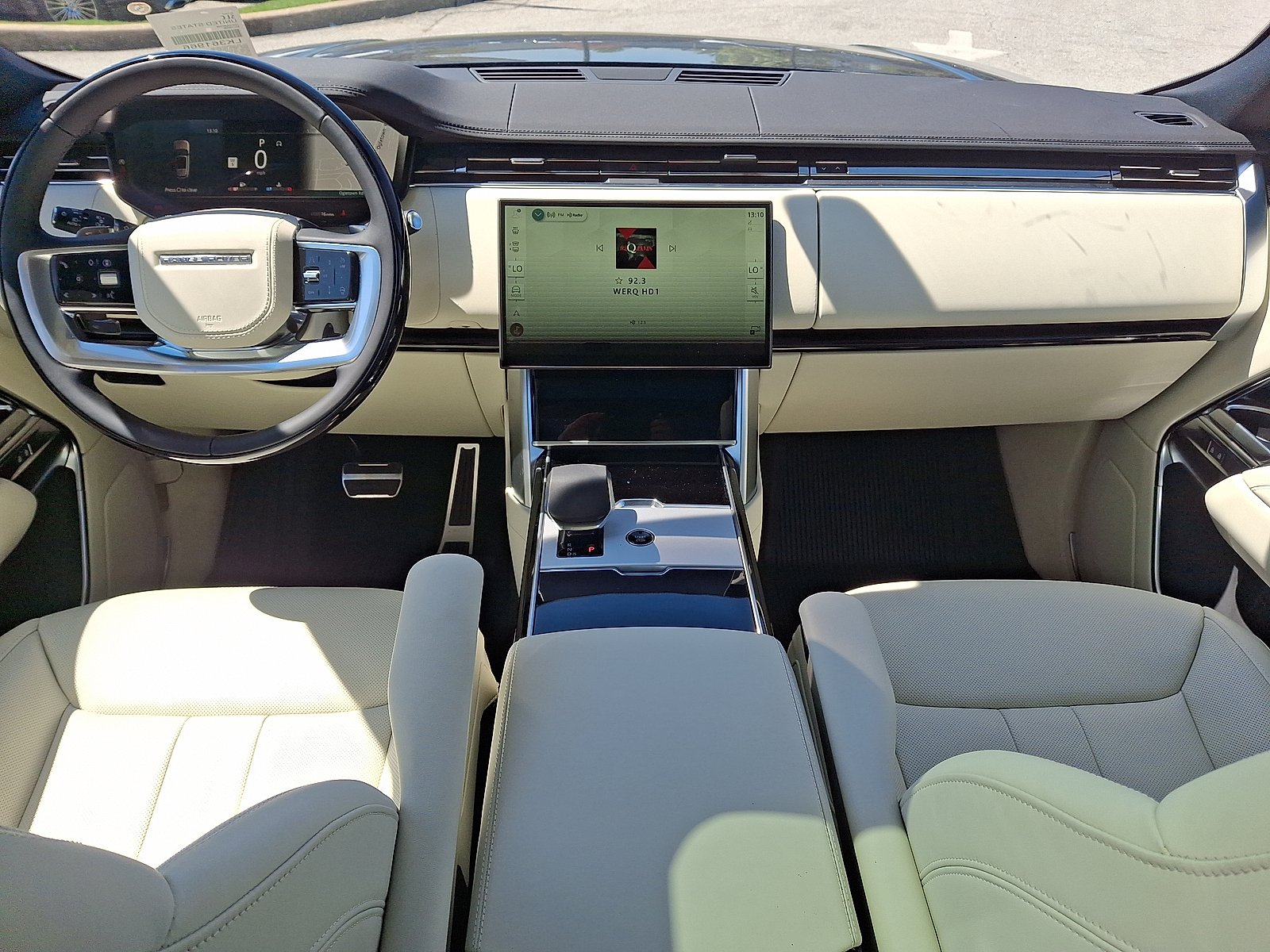 New 2026 Santorini Black Metallic - 1AG Land Rover P400 SE 7 Seat image 13