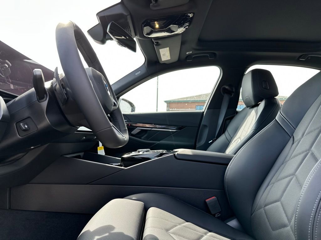 New 2026 Oxide Grey Metallic BMW 530i xDrive image 14