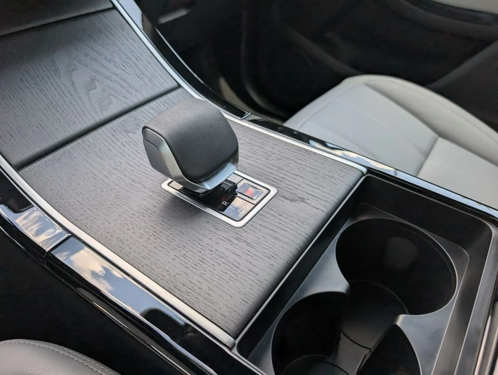 New 2026 Tribeca Blue Land Rover S image 19