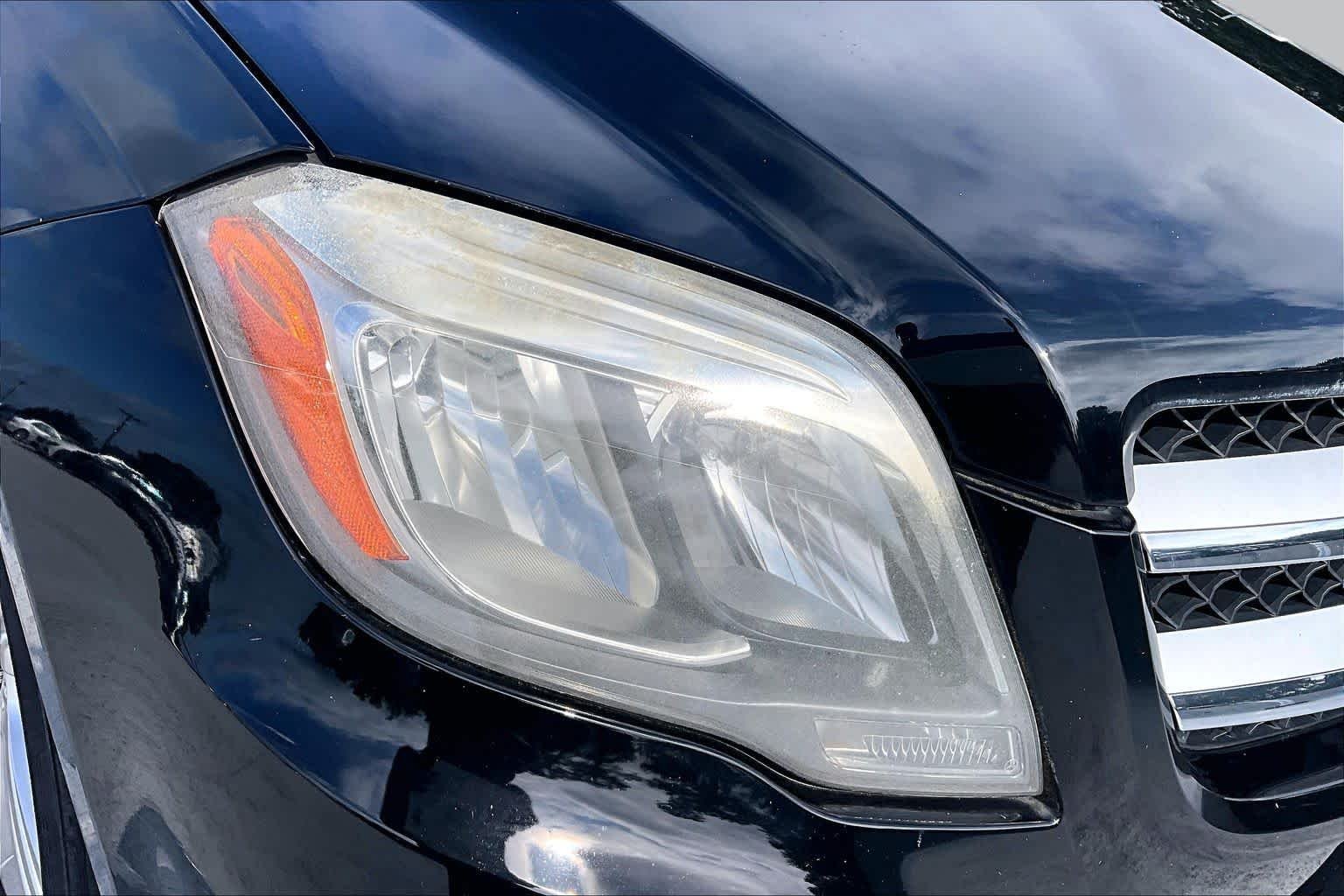 Used 2015 Obsidian Black Metallic Mercedes-Benz GLK 350 image 27