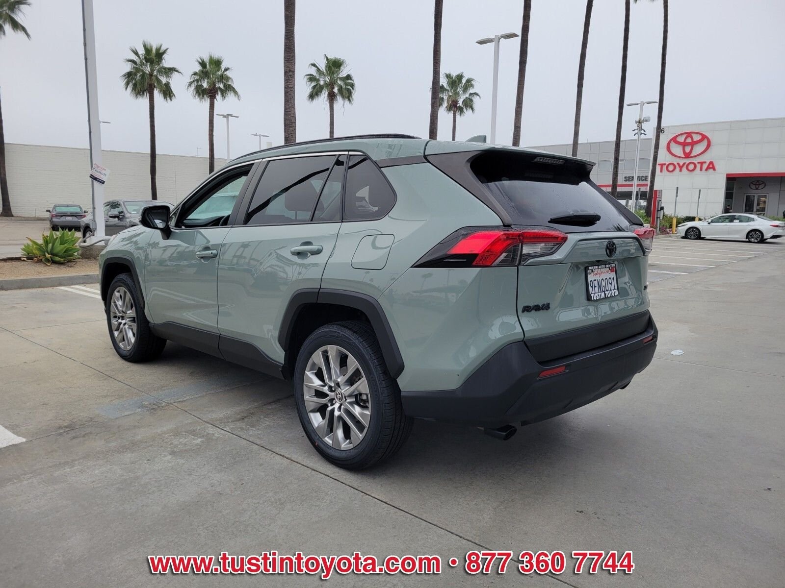 Certified Used 2023  Toyota XLE Premium image 6